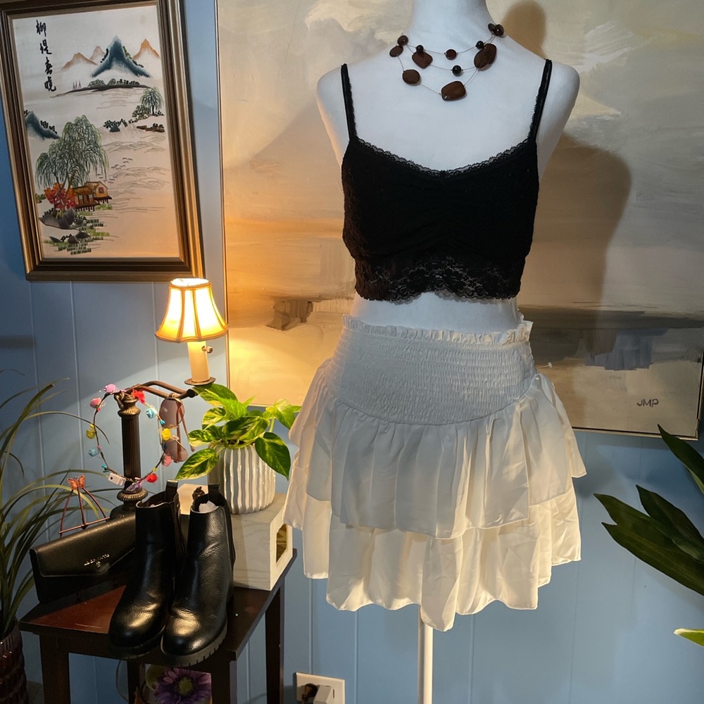 Chic White Ruffled Mini Skirt